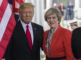 美国总统特朗普与英国首相特雷莎·梅举行会谈