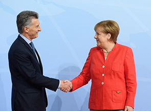 德国总理默克尔欢迎阿根廷总统马克里