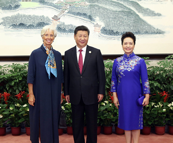 习近平和彭丽媛迎候国际货币基金组织总裁拉加德