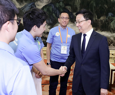 韩正会见香港各界青年代表访问团并座谈 