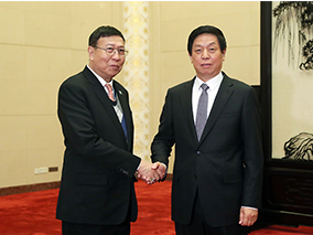 栗战书与泰国立法议会主席蓬贝举行会谈